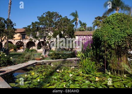 Cour centrale, la Mission de San Juan Capistrano, la ville de San Juan Capistrano, Orange County, Californie Banque D'Images