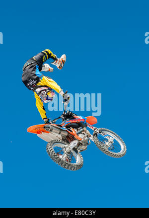 Zurich, Suisse. 27 Sep, 2014. Luc Ackermann (GER) montre FMX spectaculaire saute à la 20e anniversaire de "freestyle.ch", le plus grand événement freestyle à Zurich. Crédit : Erik Tham/Alamy Live News Banque D'Images