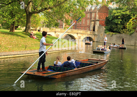 Barques à St John's College, Cambridge, UK. Banque D'Images