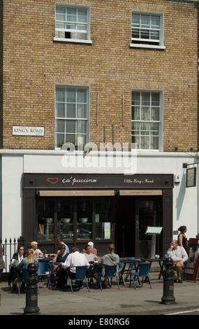 Cafe sur King's Road, Chelsea, Londres, Angleterre. Banque D'Images