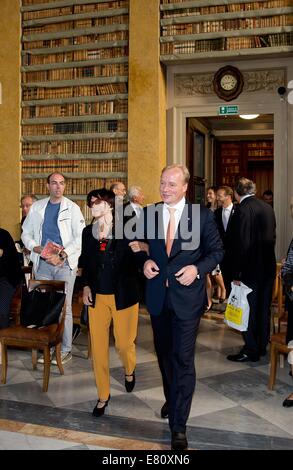 Parme, Italie. 27 Sep, 2014. La princesse Maria Teresa de Bourbon Parme et Prince Carlos de Bourbon Parme lors de la présentation de son livre 'Les bourbon Parme, une famille engagée dans l'histoire' de la Biblioteca Palatina à Parme, Italie, 27 septembre 2014. Photo : Albert Nieboer/Pays-Bas OUT/dpa/Alamy Live News Banque D'Images