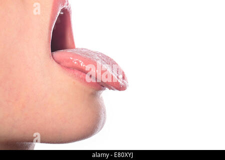 Femme avec un globules homéopathiques sur le bout de sa langue, isolated on white Banque D'Images