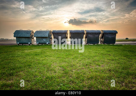 L'analyse de quelques grands HDR corbeille dans le coucher du soleil Banque D'Images