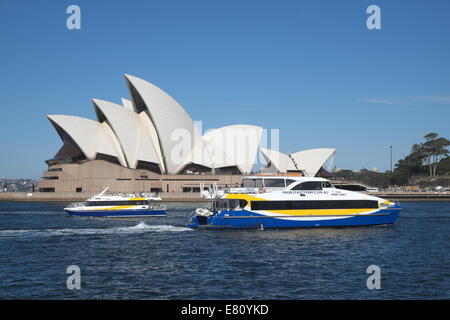 L'opéra de Sydney avec fast ferry manly sydney,Australie,passage Banque D'Images