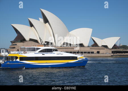 L'opéra de Sydney avec fast ferry manly sydney,Australie,passage Banque D'Images