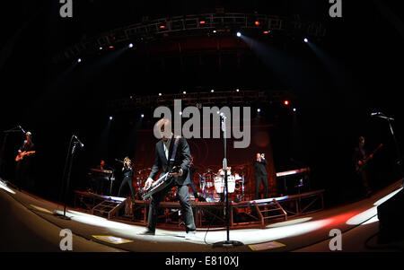 Portsmouth, Virginia, USA. 26 Sep, 2014. Les gagnants des Grammy CHICAGO prendre la foule, retour dans le temps avec leurs nombreux hits au pavillon d'information chez NTelos à Portsmouth, en Virginie. Crédit : Jeff Moore/ZUMA/Alamy Fil Live News Banque D'Images