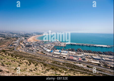 Vue aérienne horizontale sur la baie d'Agadir au Maroc. Banque D'Images