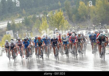 Ponferrada, Espagne. 27 Sep, 2014. Peloton avec Kelly Druyts (BEL) en photo pendant la course sur route élite femmes des Championnats du Monde Route UCI à Ponferrada, Espagne. Credit : Action Plus Sport/Alamy Live News Banque D'Images