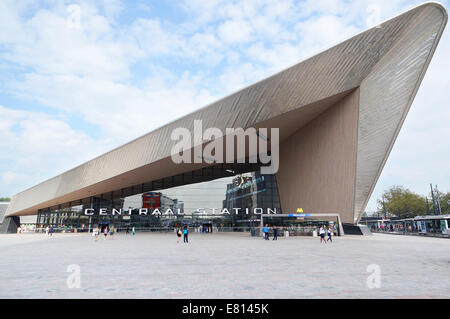 Rotterdam, Pays-Bas - Septembre 16 : la gare centrale de Rotterdam le 16 septembre 2014. Le nouveau bâtiment de la gare a été o Banque D'Images