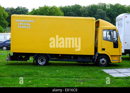 Nottingham UK,vert,Hyson.28 Septembre 2014. La forêt terrain de voir le retour de l'année 700 qui voyagent aujourd'hui juste prêt pour le mercredi 1er octobre, jour d'ouverture.La Poule juste accueillera encore une fois de plus de 5oo attractions touristiques, de white knuckle,expériences et des promenades en famille de vieux favoris y compris waltzers, carrousels et accrochez-a-canard. Préparer les manèges forains. Credit : IFIMAGE/Alamy Live News Banque D'Images
