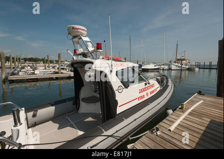 Jamestown, Rhode Island Bateau de sauvetage du Service des incendies amarré à la Marina de Jamestown USA. Banque D'Images