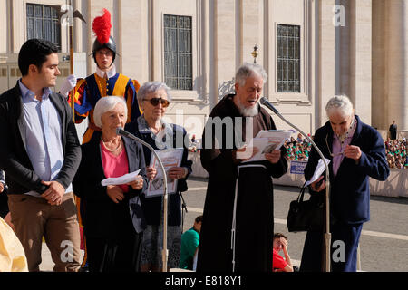 Le Vatican. 28 Sep, 2014. Pape Francis rencontrez les grands-pères du monde - Place Saint Pierre, le 28 septembre 2014 Crédit : Realy Easy Star/Alamy Live News Banque D'Images