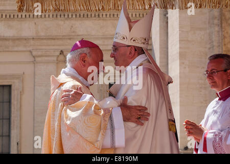 Le Vatican. 28 Sep, 2014. Pape Francis rencontrez les grands-pères du monde - Place Saint Pierre, le 28 septembre 2014 Crédit : Realy Easy Star/Alamy Live News Banque D'Images