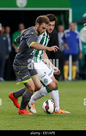 Budapest, Hongrie. 28 Sep, 2014. Duel entre Daniel Nagy de FTC (r) et Oliver Nagy de Haladas Haladas Ferencvaros pendant vs OTP Bank League match de football à Groupama Arena le 28 septembre 2014 à Budapest, Hongrie. Credit : Laszlo Szirtesi/Alamy Live News Banque D'Images