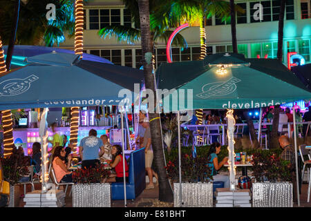 Miami Beach Florida, South Beach, Ocean Drive, vie nocturne nocturne nocturne après la nuit, Clevelander, club, restaurant restaurants repas manger dehors café cf Banque D'Images