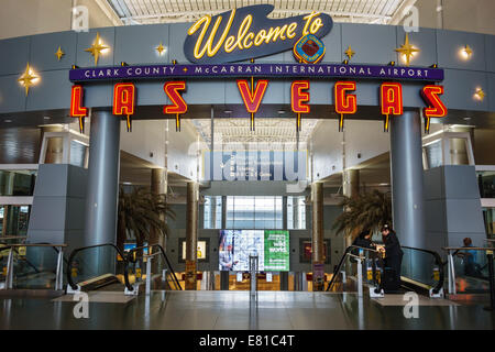 Nevada, Las Vegas, McCarran International Airport, LAS, terminal, porte, Bienvenue à Las Vegas, panneau néon, NV140329005 Banque D'Images