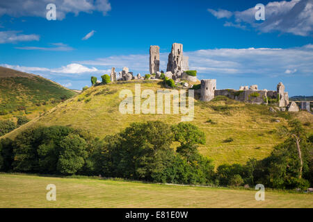 Ruines du château de Corfe, construit par Guillaume le Conquérant, près de Wareham, , à l'île de Purbeck, Dorset, Angleterre Banque D'Images