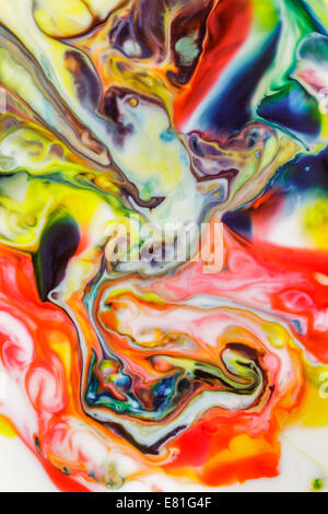 Colorants alimentaires sur le lait abstract background Banque D'Images