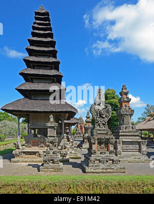 Les pagodes et lieux de prières du Temple de Taman Ayun Pura, sanctuaire national, Bali, Indonésie Banque D'Images