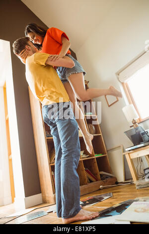 Young couple dancing de vinyles Banque D'Images