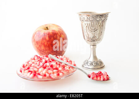 Roch Hachanah Kiddouch tasse de miel et de tranches de pomme grenade Banque D'Images