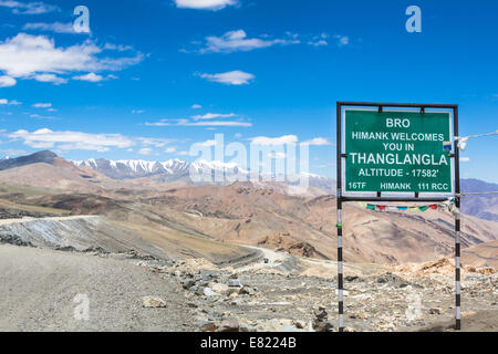 Thanglang La pass au Ladakh, en Inde, est le deuxième plus haut route carrossable dans le monde à 5400m Banque D'Images