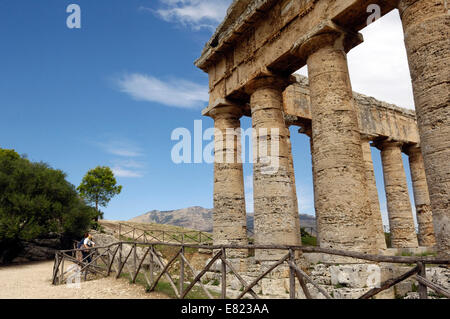 Détail de l'ancien temple dorique Grec Grec ruines à Ségeste fondée par Enée Elymian. Date de 426 av. Banque D'Images