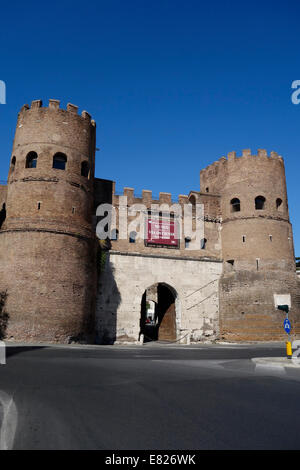 Porta San Paolo Museo della via Ostiense Rome Italie Banque D'Images