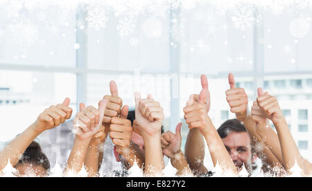 Image composite de libre des personnes cultivées gesturing Thumbs up Banque D'Images