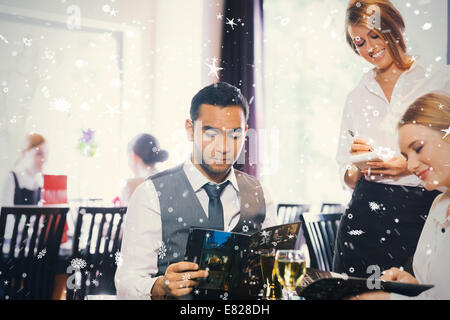 Image composite de deux business people ordering dinner Banque D'Images