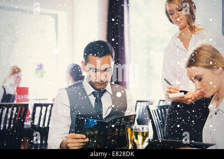 Le menu lecture Handsome businessman Banque D'Images