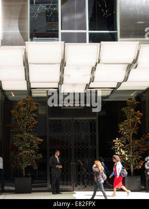 Entrée principale, un haut bâtiment57, 57th Street, New York, USA Banque D'Images