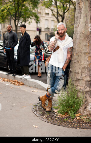 Un showgoer chic arrivant au Rochas Printemps/Été 2015 défilé à Paris, France - 24 Sept 2014 - Photo : Céline Gaille Manhattan/Piste/photo alliance Banque D'Images