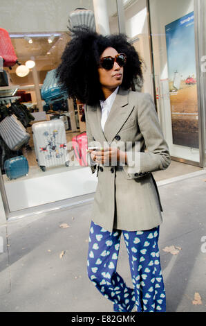 Un showgoer chic arrivant à la Balmain Printemps/Été 2015 défilé à Paris, France - le 25 septembre 2014 - Céline Gaille Manhattan/Piste/photo alliance Banque D'Images