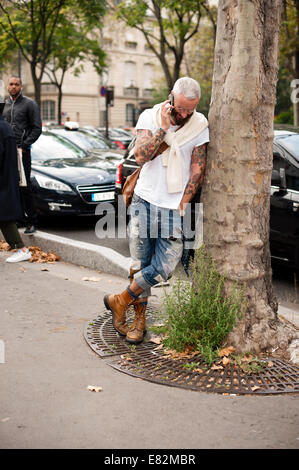 Un showgoer chic arrivant au Rochas Printemps/Été 2015 défilé à Paris, France - 24 Sept 2014 - Photo : Céline Gaille Manhattan/Piste/photo alliance Banque D'Images