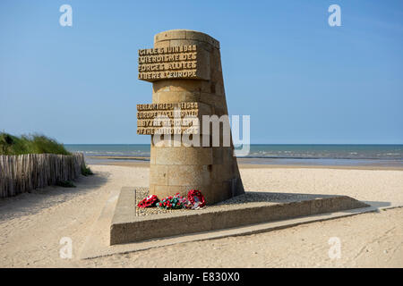 Seconde Guerre mondiale Deux monument de la libération à la plage Juno, Graye-sur-Mer, Basse-normandie, France Banque D'Images