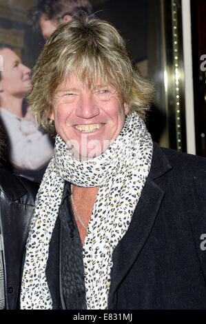 Appuyez sur la nuit pour 'Fatal Attraction' au Theatre Royal - Arrivées avec : Robin Askwith Où : London, Royaume-Uni Quand : 25 Mars 2014 Banque D'Images