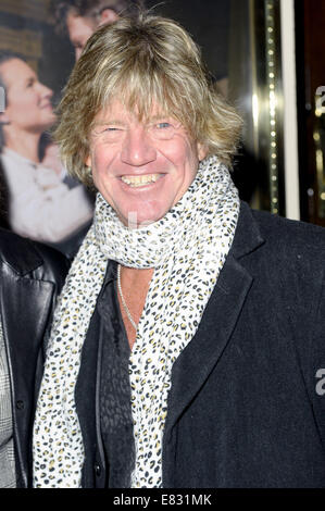 Appuyez sur la nuit pour 'Fatal Attraction' au Theatre Royal - Arrivées avec : Robin Askwith Où : London, Royaume-Uni Quand : 25 Mars 2014 Banque D'Images