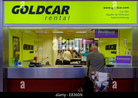 Compagnie de location d'un bureau de vente à l'aéroport de Ténérife Sud, îles Canaries, Espagne. Banque D'Images