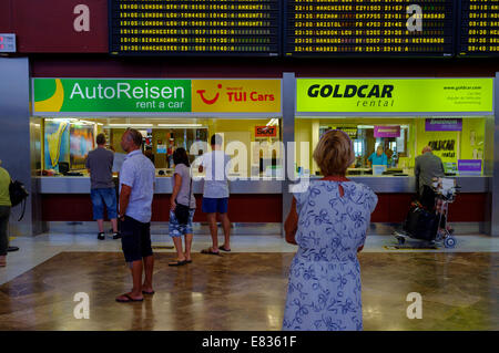 Compagnie de location d'un bureau de vente à l'aéroport de Ténérife Sud, îles Canaries, Espagne. Banque D'Images