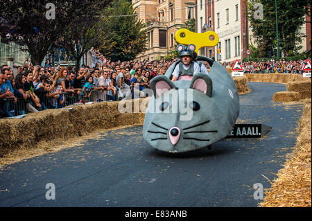 Italie Piémont Turin. 28 Sep, 2014. Red Bull soapbox 2014 est une course entre les pilotes et les constructeurs de véhicules sans moteur - "course Pantegana ' Crédit : Realy Easy Star/Alamy Live News Banque D'Images