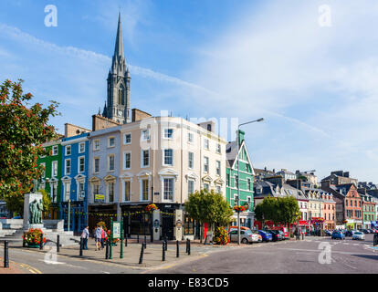 Casement Square avec la flèche de la cathédrale Saint-colman derrière, Cobh, dans le comté de Cork, en République d'Irlande Banque D'Images