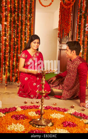 Diwali Festival indien diya culte Banque D'Images