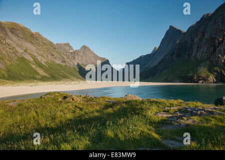 La beauté de la solitude, Horseid Plage dans les îles Lofoten, Norvège Banque D'Images