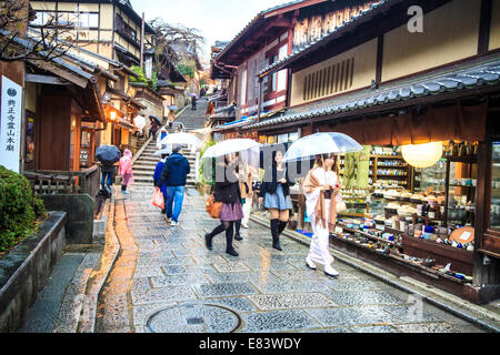 Kyoto, Japon - 25 novembre 2013 : La porte de Temple Kiyomizu-dera à Kyoto, Japon Banque D'Images