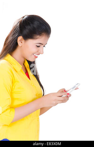 Indian College girl Chat Cell Phone Banque D'Images