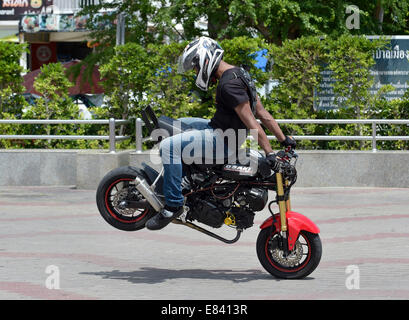 Stunt moto rider, de la scène, Thaïlande Banque D'Images