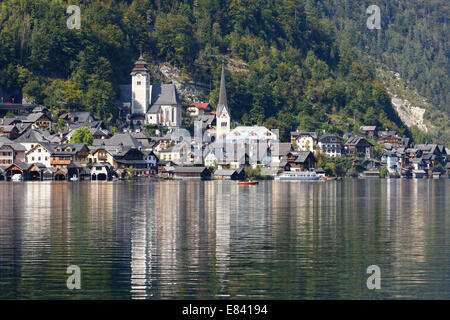 Le lac de Hallstatt Hallstättersee ou Voir, Hallstatt, Salzkammergut, site du patrimoine mondial de l'Hallstatt-Dachstein Salzkammergut Banque D'Images