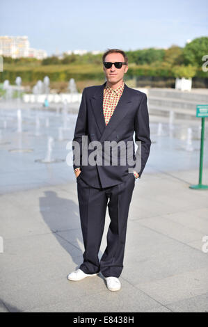 Un showgoer chic arrivant pour la maxime Simoens Printemps/Été 2015 Fashion show in Paris, France - 28 septembre 2014 - Photo : Céline Gaille Manhattan/Piste/photo alliance Banque D'Images