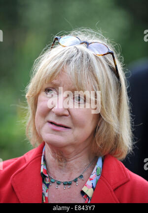 Dorset, UK. Sep 29, 2014. L'acteur Edward Fox a été rejoint par sa femme et ses collègues de l'actrice Joanna David comme ils ont ouvert une série de nouvelles serres du Kingston Maurward Horticultural College dans leur comté de Dorset, Angleterre. Credit : Dorset Media Service/Alamy Live News Banque D'Images